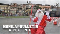 Santa Claus delivers food parcels in Rio favela