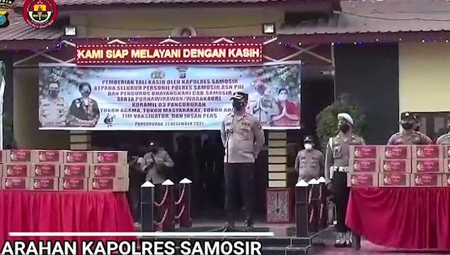 Pemberian Bingkisan Tali Asih Natal dan Tahun Baru Oleh Kapolres Samosir dan Ketua Bhayangkari Cabang Polres Samosir