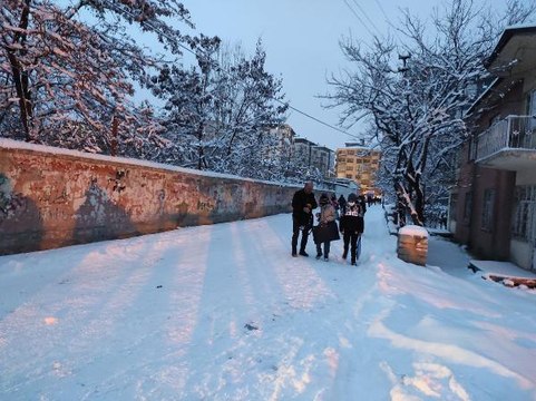 VAN'IN 3 İLÇESİNDE TAŞIMALI EĞİTİM VEREN OKULLARA KAR TATİLİ