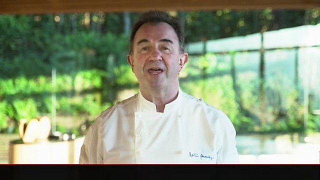 Una iniciativa solidaria entrega 1.000 menús navideños elaborados por Martín Berasategui