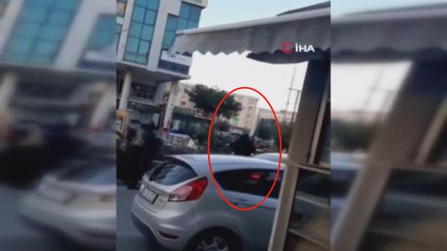 Esenyurt’ta kardeşi ile tartışan şahıs etrafa ateş açtı: Dehşet anları kamerada