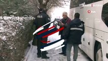 Kayseri'de bir kişi boşanma aşamasındaki eşini sokak ortasında bıçakladı
