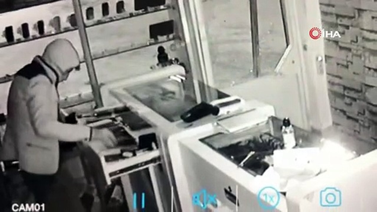 Cep telefonu hırsızı güvenlik kameralarına yakalandı