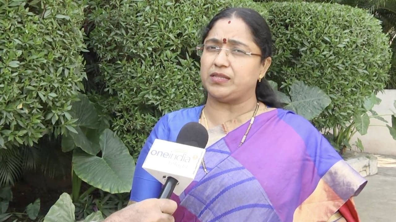 TTDP Women President Jyothsna  Comments On MLC Kavitha | Oneindia Telugu