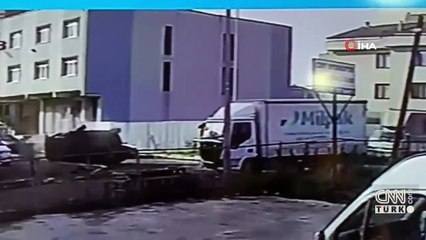 Ataşehir'de kaza anı kamerada | Video Haber