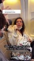Uçakta kedi emziren kadın