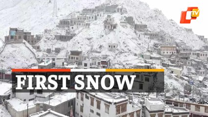 Watch: Leh Receives Season’s First Snowfall