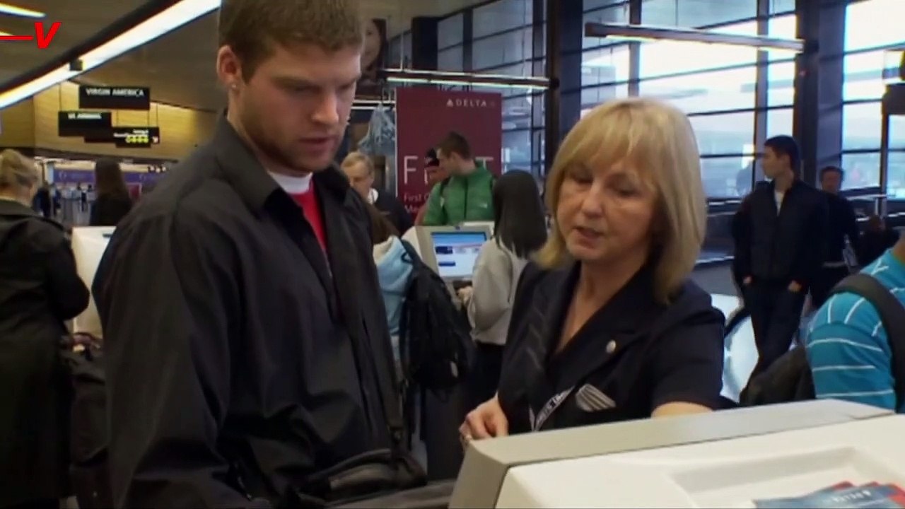 Airlines Cancel Hundreds of Flights on Christmas Eve Citing a Spike in Omicron Cases Among Flight Crews