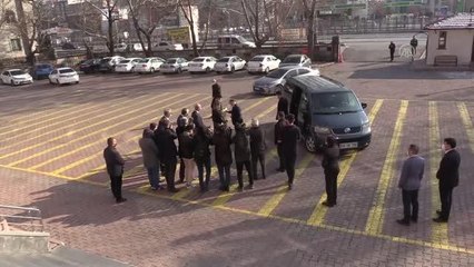 Maske üretim makinesinin bozulmasından bıkan öğrenciler yenisini yaptı