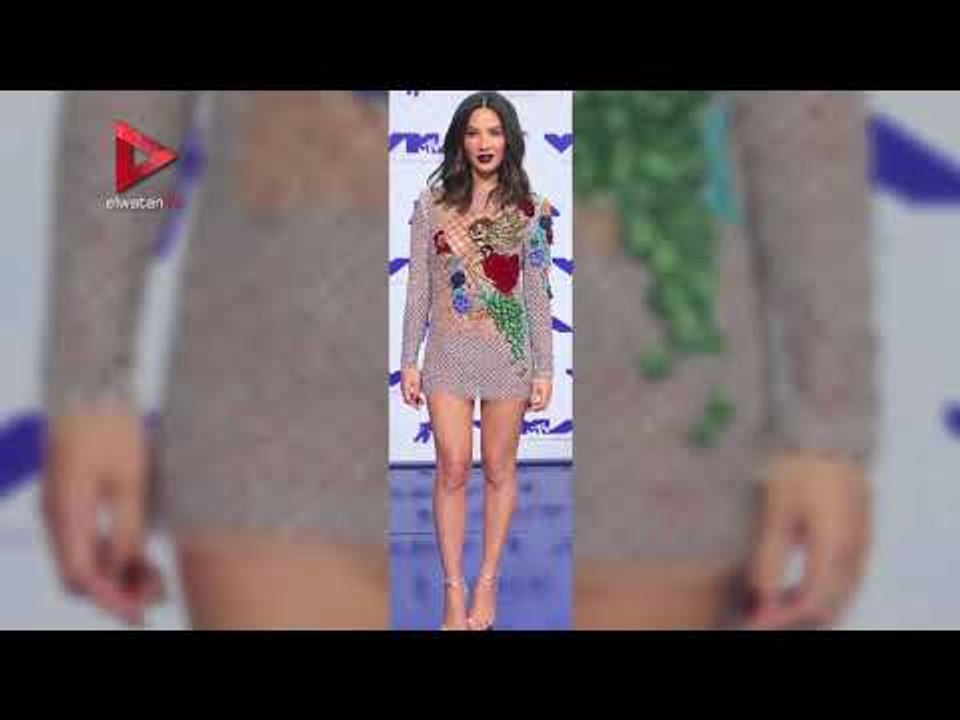 نجمات الغناء العالمي يتألقن بأزياء عصرية في حفل "MTV"