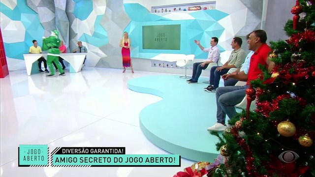 O Papai Noel chegou com tudo no Jogo Aberto hein? Cheio de presentes, todo mundo foi zoado sobre algum mico que passou no ano! Se liga aí:#JogoAberto