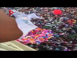 لحظة إطلاق البالونات من مسجد الصديق في مساكن شيراتون