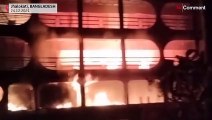 Bangladesh, traghetto notturno (sovraffollato) prende fuoco