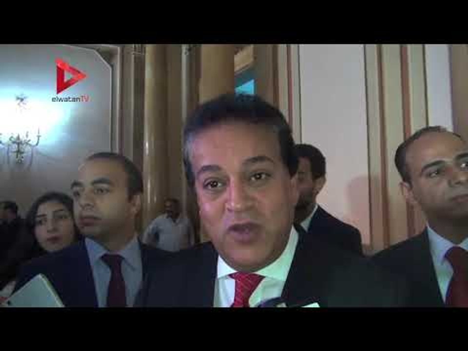 وزير التعليم العالي  "محدش كبير على تحية العلم"