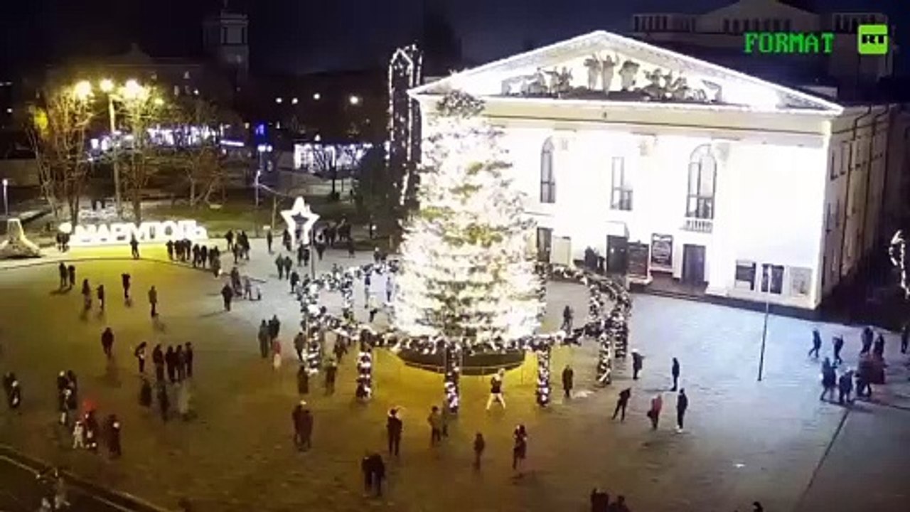 Árbol de Navidad Colapsa en una ciudad Ucraniana