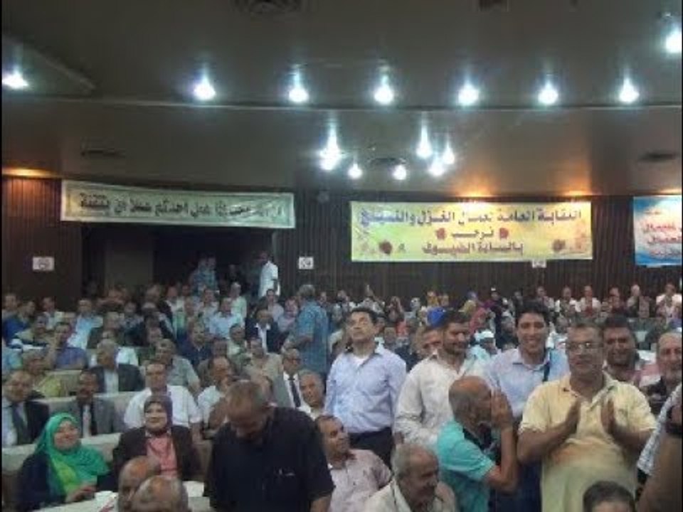 عمال الغزل والنسيج يهتفون لوزير القوى العاملة: "كلنا بنحبك يا سعفان"