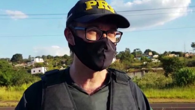 Condutor perde o controle de carro, colide em anteparo às margens da BR-277 e acaba preso pela PRF por embriaguez