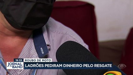 A polícia está atrás de bandidos que chantagearam uma vítima de assalto