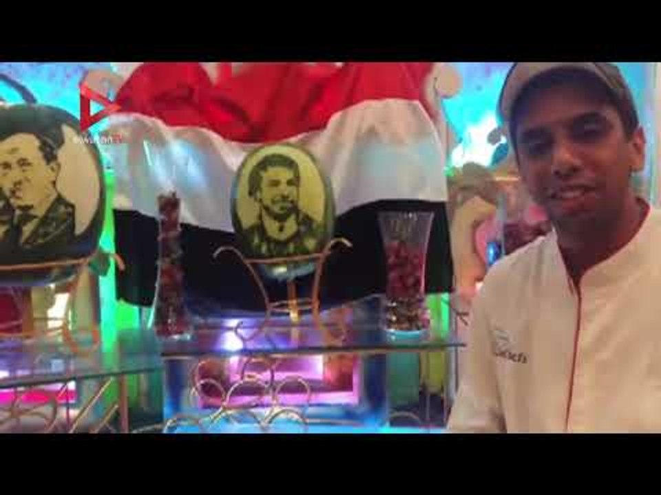 شيف مصري بالسعودية ينحت وجه محمد صلاح على البطيخ