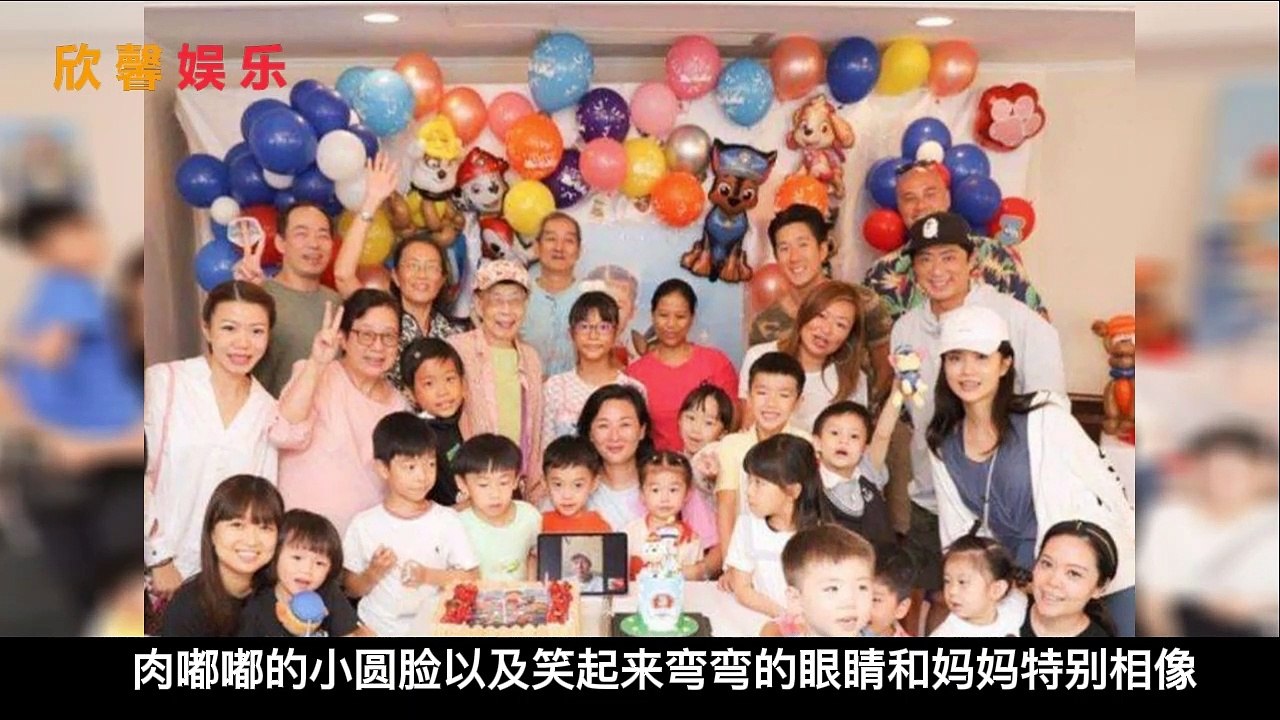 54岁谢天华罕晒全家福！3岁女儿呆萌可爱像妈妈，6岁儿子神似爸