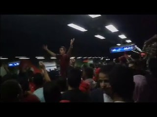 "الأولتراس" يتظاهر على رصيف "السادات" في حب الأهلي:  "التالتة شمال بتهز جبال"