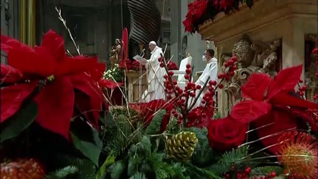 Папа Франциск отслужил рождественскую мессу, где напомнил о выборе Иисуса