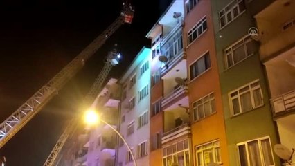 Yangında dumandan etkilenen 5 kişi hastaneye kaldırıldı