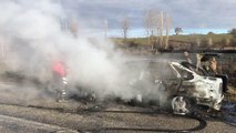 Seyir halindeki otomobilde çıkan yangın söndürüldü