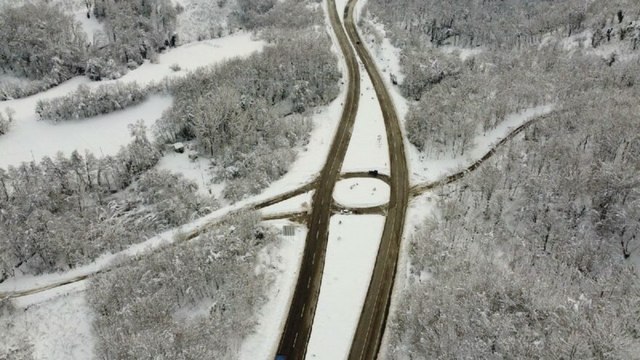 Karadeniz sahil yolunda kar manzarası