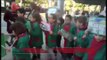 أطفال تونسيين يهتفون الشعب يريد تحرير فلسطين بعد خروجهم من المدرسة