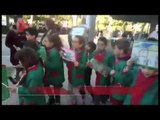 أطفال تونسيين يهتفون الشعب يريد تحرير فلسطين بعد خروجهم من المدرسة