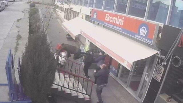 Esnaftan tırnakçılara fırçalı uçan tekmeli dayak