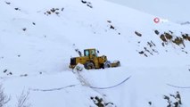 Batman'da kar yağışı nedeniyle kapanan köy yolları ulaşıma açıldı