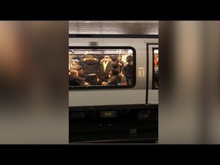 مش بس في مصر ..  المترو في باريس زحمة يا دنيا زحمة