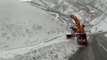 Yüksekova'da kar temizleme çalışmaları devam ediyor