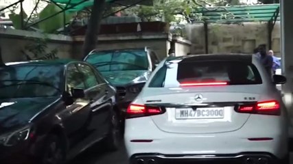 बॉयफ्रेंड संग थिएटर पहुंची हॉट और बोल्ड लुक में Tara Sutaria