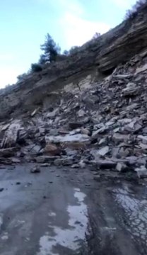 Heyelan nedeniyle Cide-Doğanyurt karayolu ulaşıma kapandı