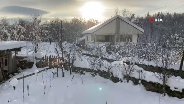 Bartın'da bir metrelik buz sarkıtları oluştu