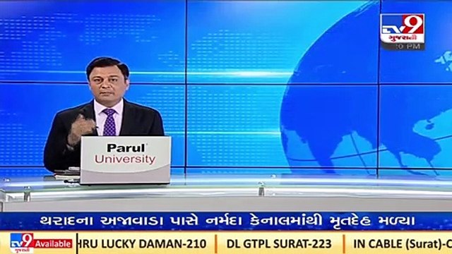 2 bulls fight in the middle of busy road in Dwarka _ TV9News