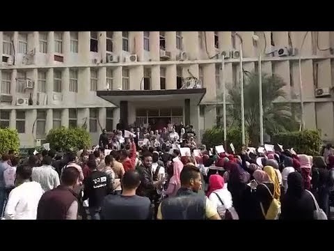 رئيس جامعة أسوان يقود تظاهرة تندد بقرار ترامب.. والطلاب يهتفون: القدس عربية