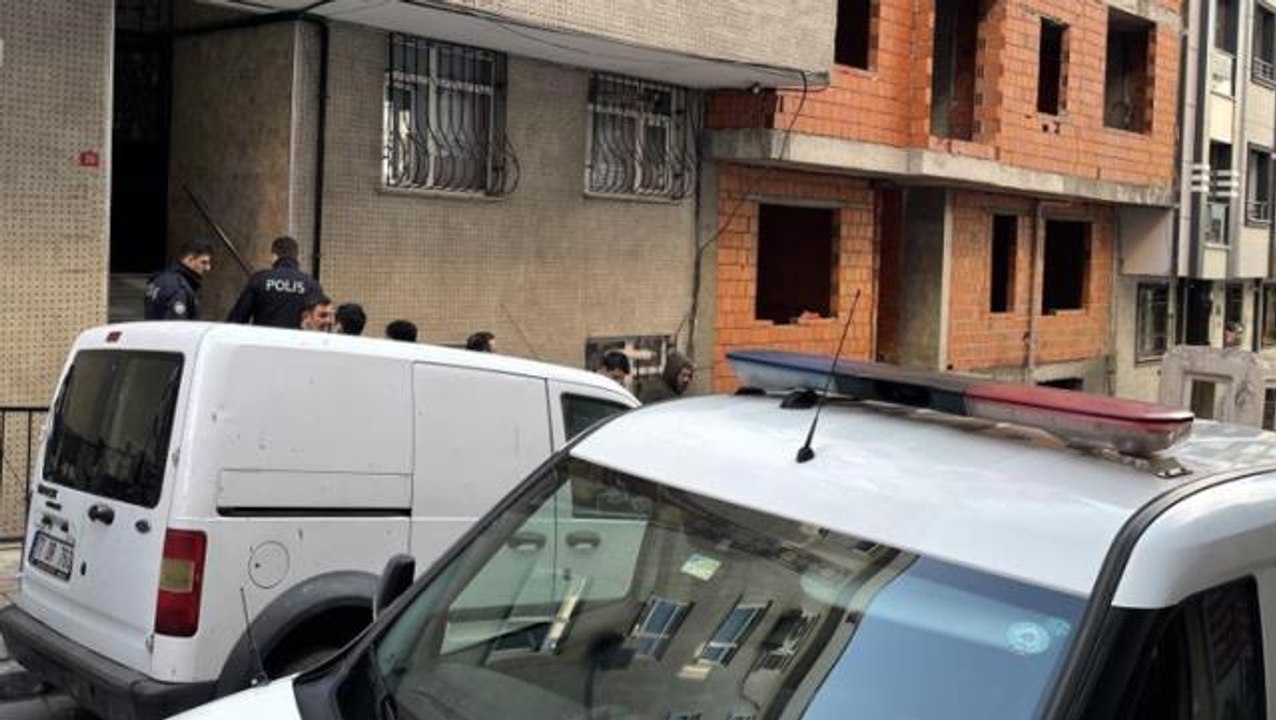 Cinnet getiren baba, 7 yaşındaki oğlunu boğazını keserek öldürdü