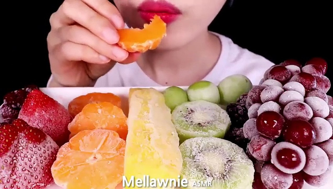 ASMR FROZEN FRUITS 얼린과일 STRAWBERRY, GRAPE, KIWI, PINEAPPLE, BLACKBERRY etc. EATING SOUNDS MUKBANG 먹방
