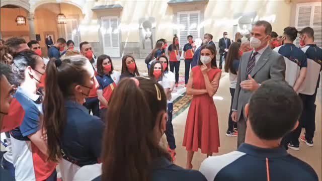 Los partidos políticos no hacen suyo el llamamiento del Rey a la unidad y el consenso