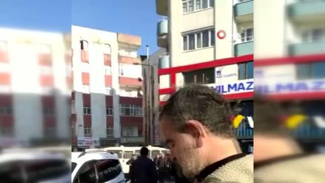 Meydan muharebesi gibi taşlı sopalı kavga kamerada: 1'i ağır 4 yaralı