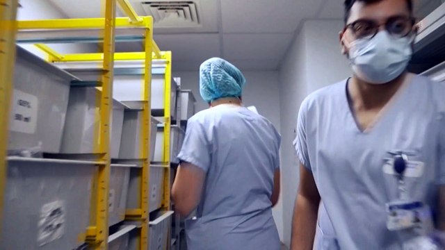 Francia travolta da Omicron, i medici degli ospedali francesi: Siamo pronti al peggio