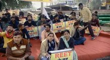 Youth Protest- रीट के पद 50 हजार करने की मांग