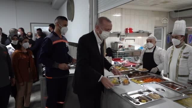 Son dakika haber! GAZİANTEP - Cumhurbaşkanı Erdoğan, işçilerle akşam yemeğinde bir araya geldi