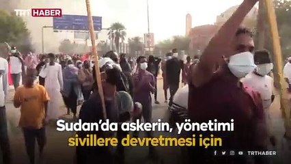 Sudan'da halk sokaklara indi