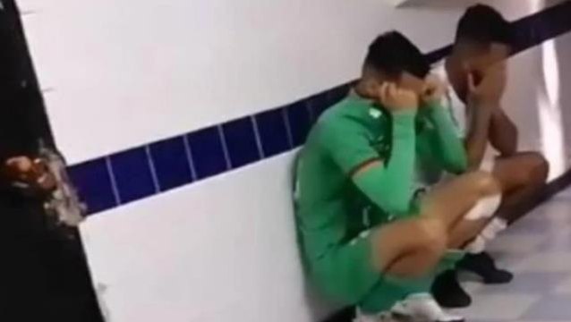 Futbol dünyasını sarsan ölüm! Arkadaşları soyunma odası koridorunda hüngür hüngür ağladı