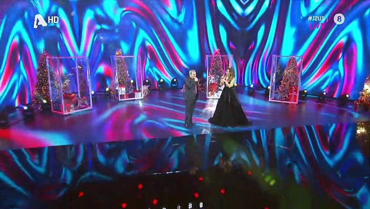 J2US: Το ντουέτο Βανδή - Αδαμαντίδη και τα επικά σχόλια στο Twitter όταν του έπεσε κάτω το μικρόφωνο